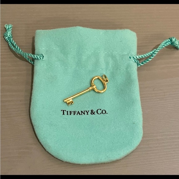AUTHENTIC TIFFANY & CO 18k YG LARGE KEY CHARM. Unisex - Picture 11 of 14